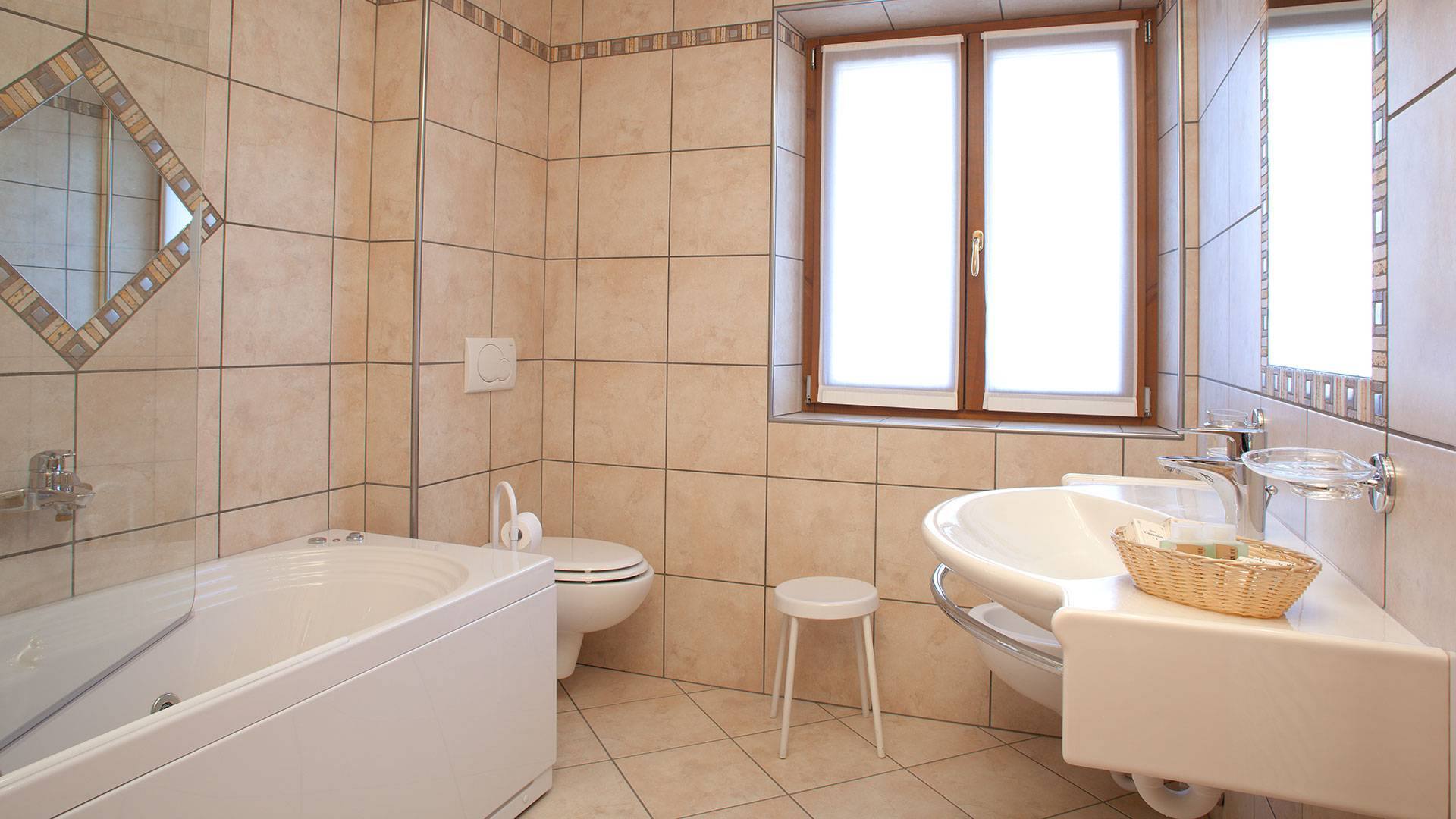 Junior Suite Benessere: vasca idromassaggio